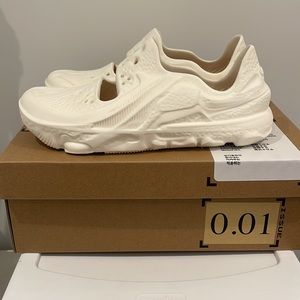 Nike white men size 9 women 10.5 ISPA universal shoes perforated rubber sneaker